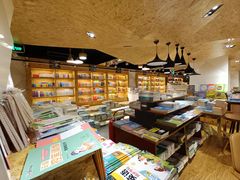 -新华里咖啡书吧(新华书店小寨店)