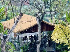 -茅草房·河畔园林火锅