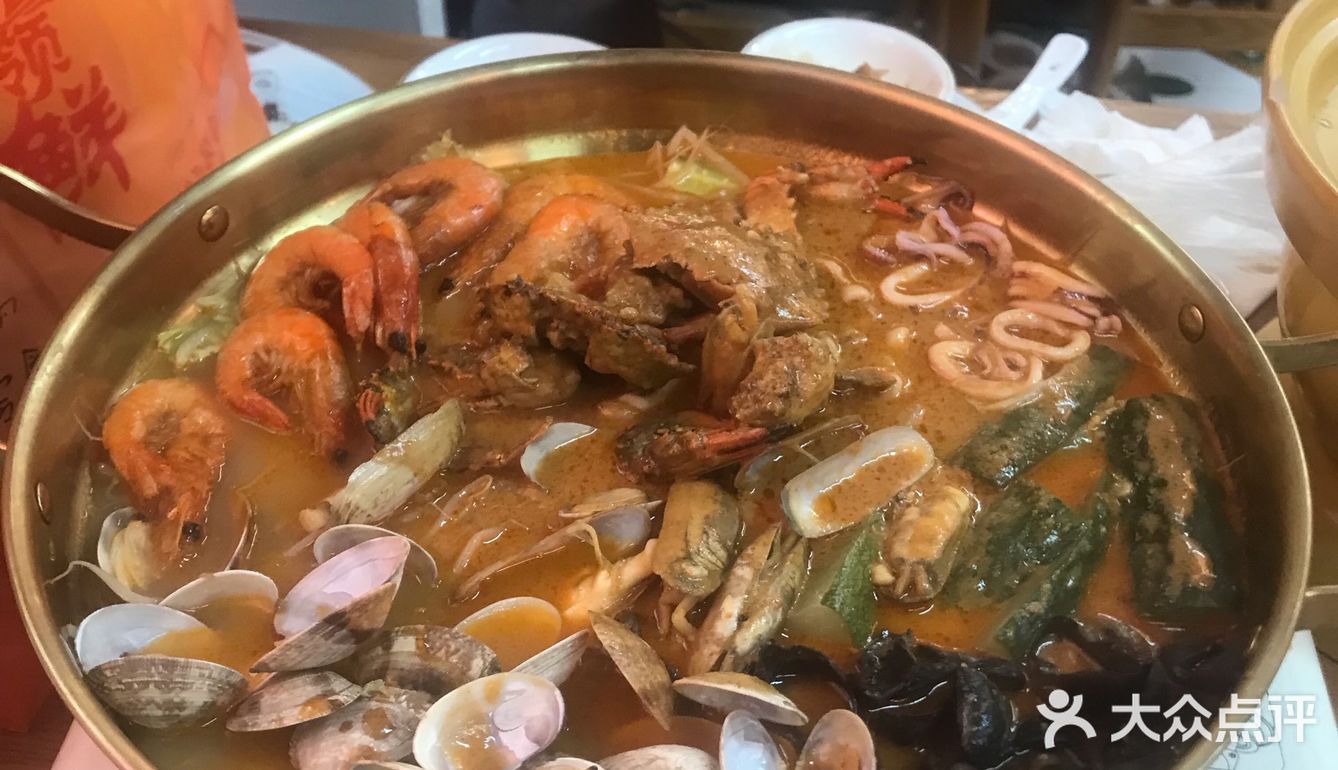 一品海鲜金锅烩吃起来
