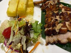 西贡炭烧烤猪颈肉配菠萝-美奈小馆·越南料理(中航城君尚购物中心店)