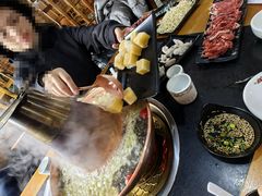 -果松木炭酸菜铜火锅·外婆参鸡汤