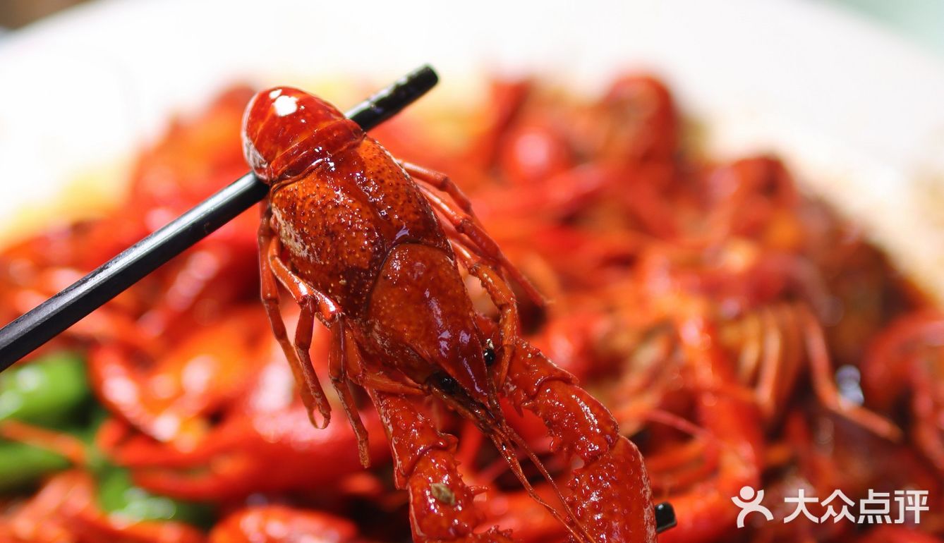 回味甘甜，夏天就是要吃冰镇小龙虾！