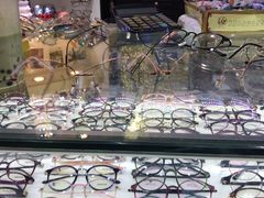 -三叶眼镜城批发市场(上海火车站店)