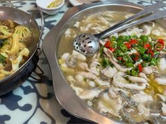 -何哥鲜鱼餐厅(龙湖花园店)