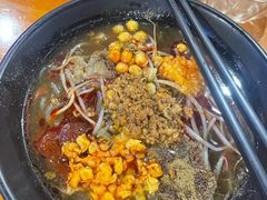 -爆炸头阿姨小四川正宗川味小吃(无任何分店)