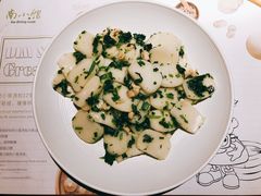 荠菜炒年糕-南小馆(迪士尼小镇店)