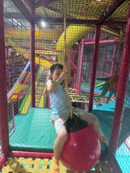 -趣玩空间蹦床乐园(临平旗舰店)