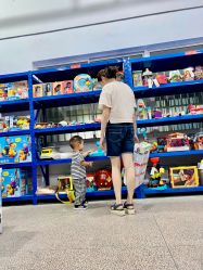 -逝水玩具折扣店