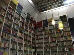 -钟书阁(松江泰晤士小镇店)