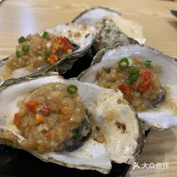 夏天就应该吃烧烤 ！这家店环境特别好，很干净卫生上菜