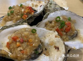 夏天就应该吃烧烤 ！这家店环境特别好，很干净卫生上菜