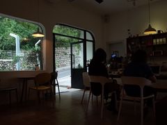 靠窗位-彳亍咖啡·这里(水湾路店)