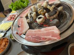 -围炉肉舍•炭烤活鳗•丹东海鲜烤肉(步行街店)