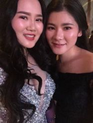 -觅白婚纱礼服馆