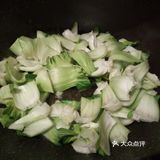 快手家常菜，粉皮炒青菜，粉皮滑溜又筋道！