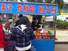 -海南大学南门小吃一条街