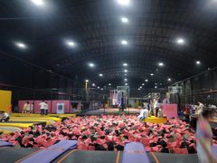 -嘿哟动霸CHUA·新潮玩运动娱乐中心·蹦床滑冰团建乐园