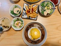 咖喱牛肉汉堡饭-红小满休闲餐厅(十全街店)