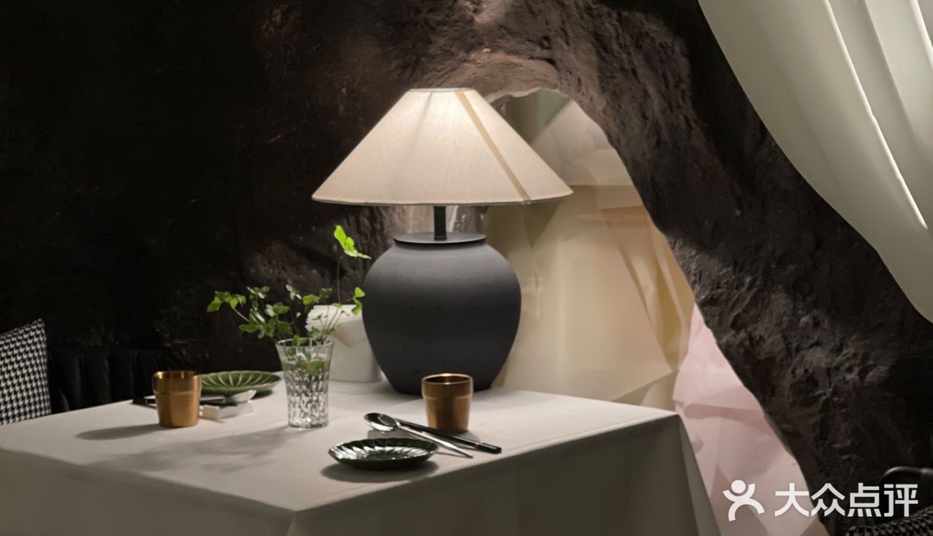 西安最高级的韩餐!溶洞风韩料氛围感jue了