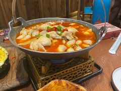 -老滇山寨•云南特色菜•地方菜•民族风情歌舞表演(金碧店)