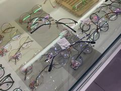 -提一眼镜·蔡司·依视路(小寨店)