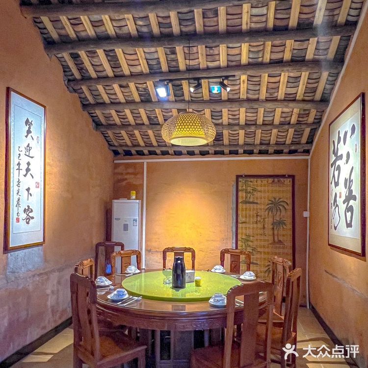 江北藏了个 小岭南 ！这家粤式庭院餐厅美到窒息！