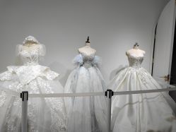 点击看大图 -曼青婚纱礼服馆
