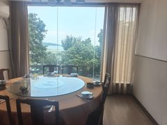 -亮河湾山庄