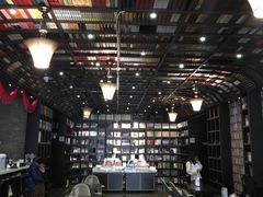 -钟书阁(松江泰晤士小镇店)