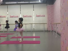 -Isee灰姑娘国际儿童艺术中心(证大·大拇指广场店)