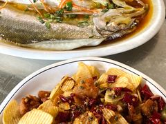 -丹水桥地锅鱼·翘嘴鲌·地方特色全鱼宴(丹江口大坝店)