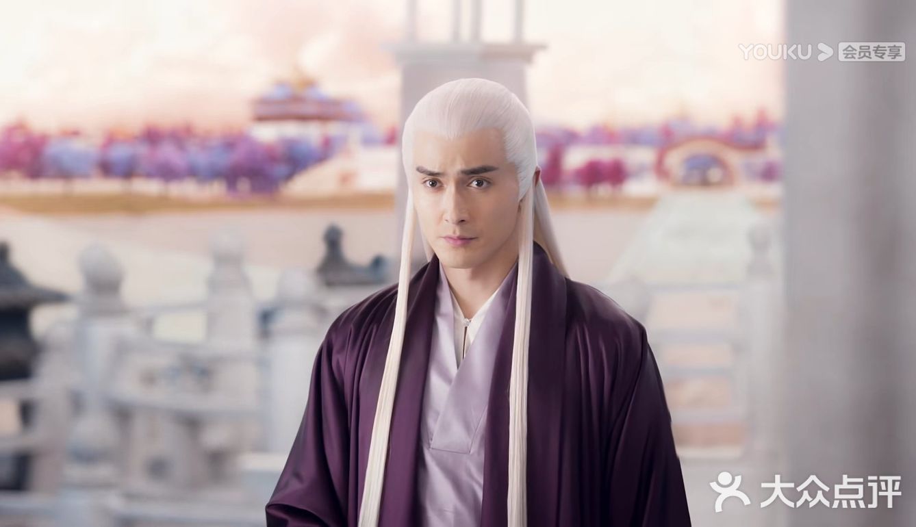 再看他们俩 感觉很不一样