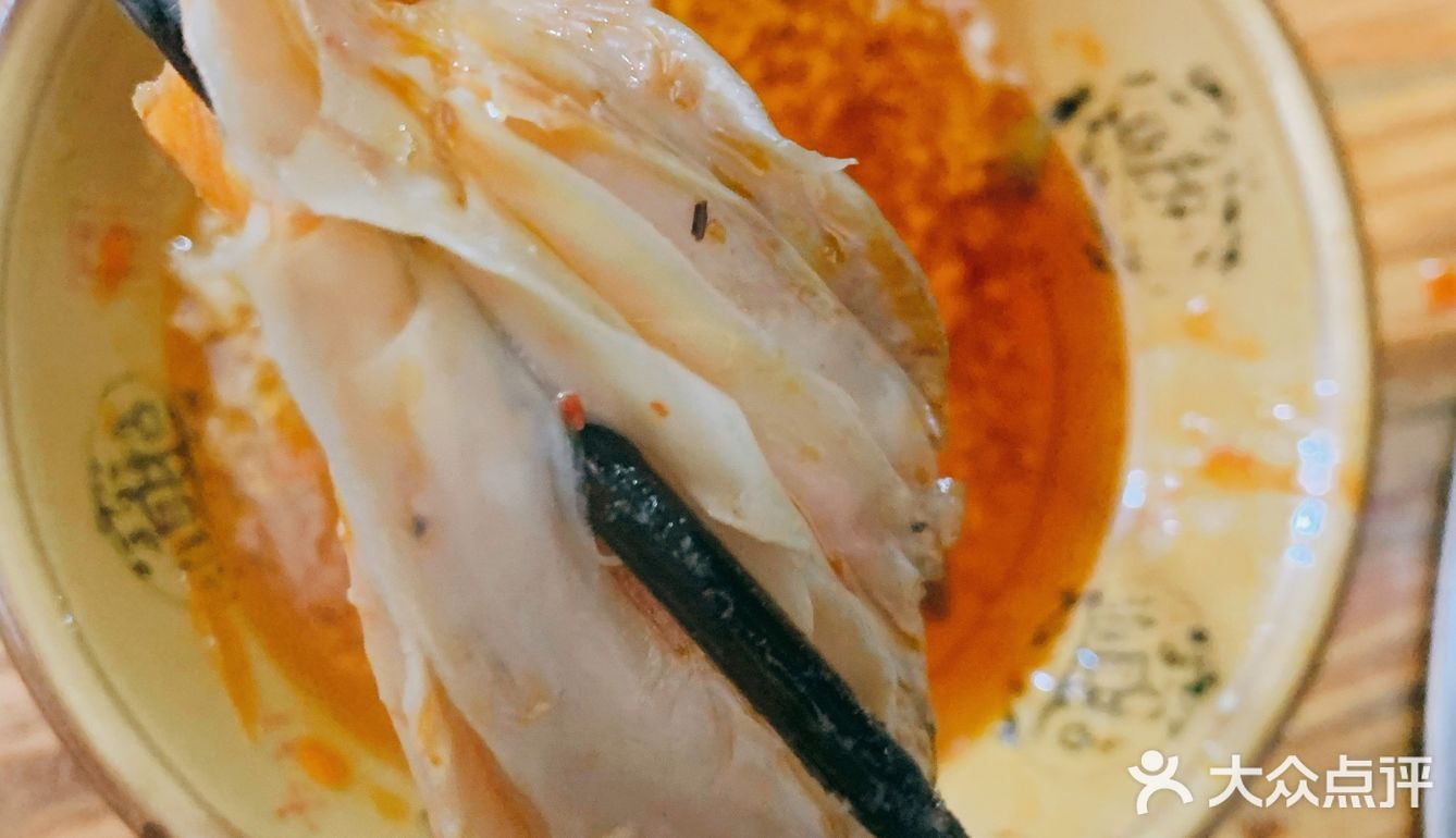 被资深吃货带来吃的一家藏在塔坪老居民楼下的串串店🍢[吐]