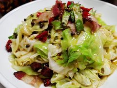 锅香手撕包菜-山楂树融合菜餐厅