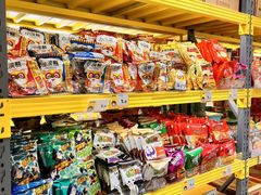 -咻啵翔翔零食基地(万达广场店)