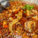 热气腾腾的鱼火锅之夜