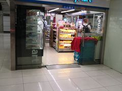 -全家便利店(宜山路站店)