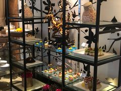 面包甜点陈列柜-广州花园酒店·凌璇阁旋转餐厅CAROUSEL360