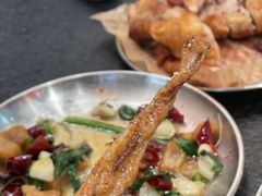 -何妹湿辣牛肉·粤式烧烤砂煲(桂雅路店)
