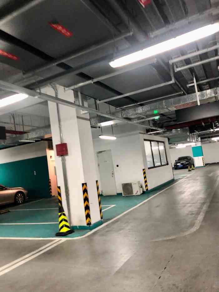北京拍照王府井中环地下停车场