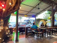 -Green Tree Rest. & Pub