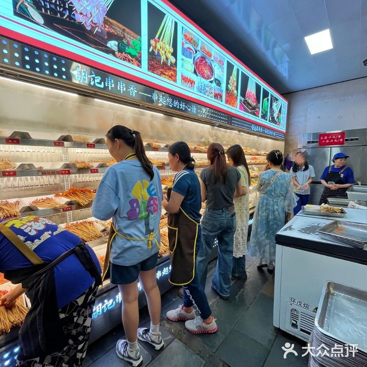 成都新晋串串排队王，一口香到破防……