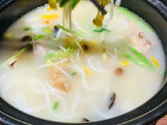 云南过桥米线-云海肴·汽锅鸡·云南菜(高德置地店)