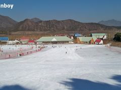 -十三陵雪世界滑雪场