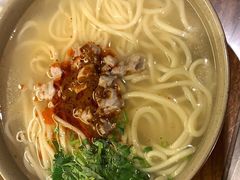 -亮亮面馆(经六路店)