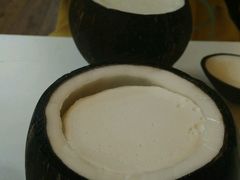 -志龙皇冠吃货椰子铺
