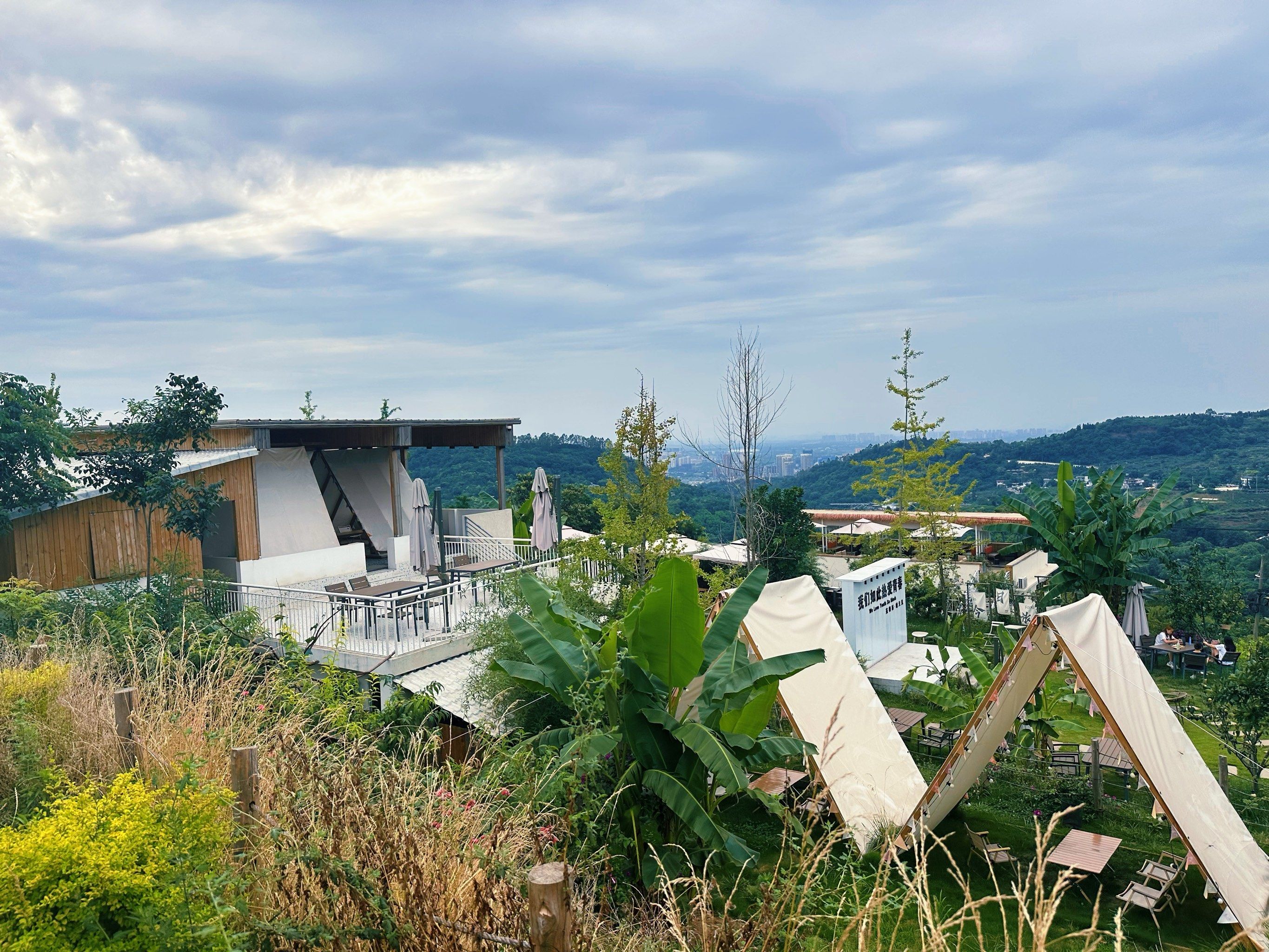 龙泉山上的周董主题民宿