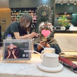 -HAIR CORNER