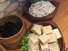 -老牌坊云南鱼豆花火锅(嵩山店)