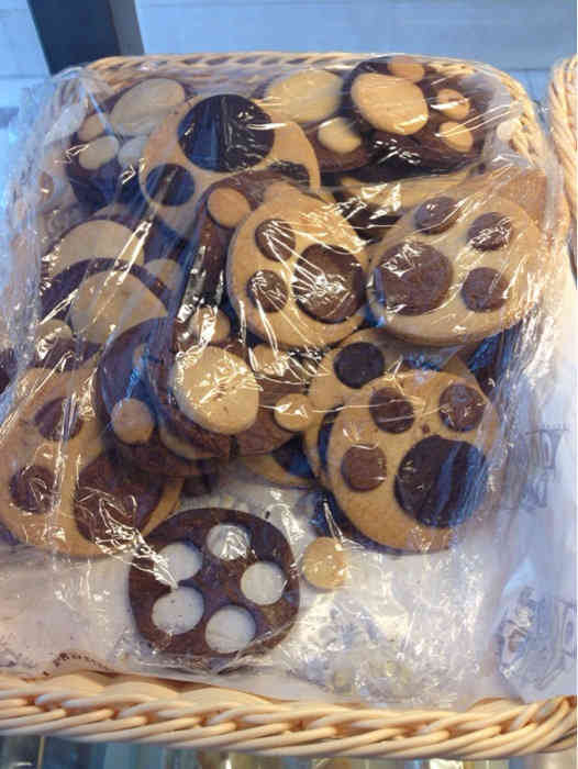 打分    /人 经常会路过进去买一些小点心～最近新出了猫爪子饼干好